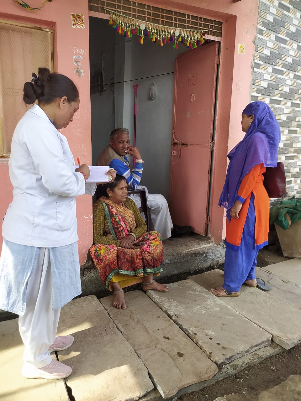 Harda News - 6 pregnant women examined, 40 children given Vitamin A medicine
