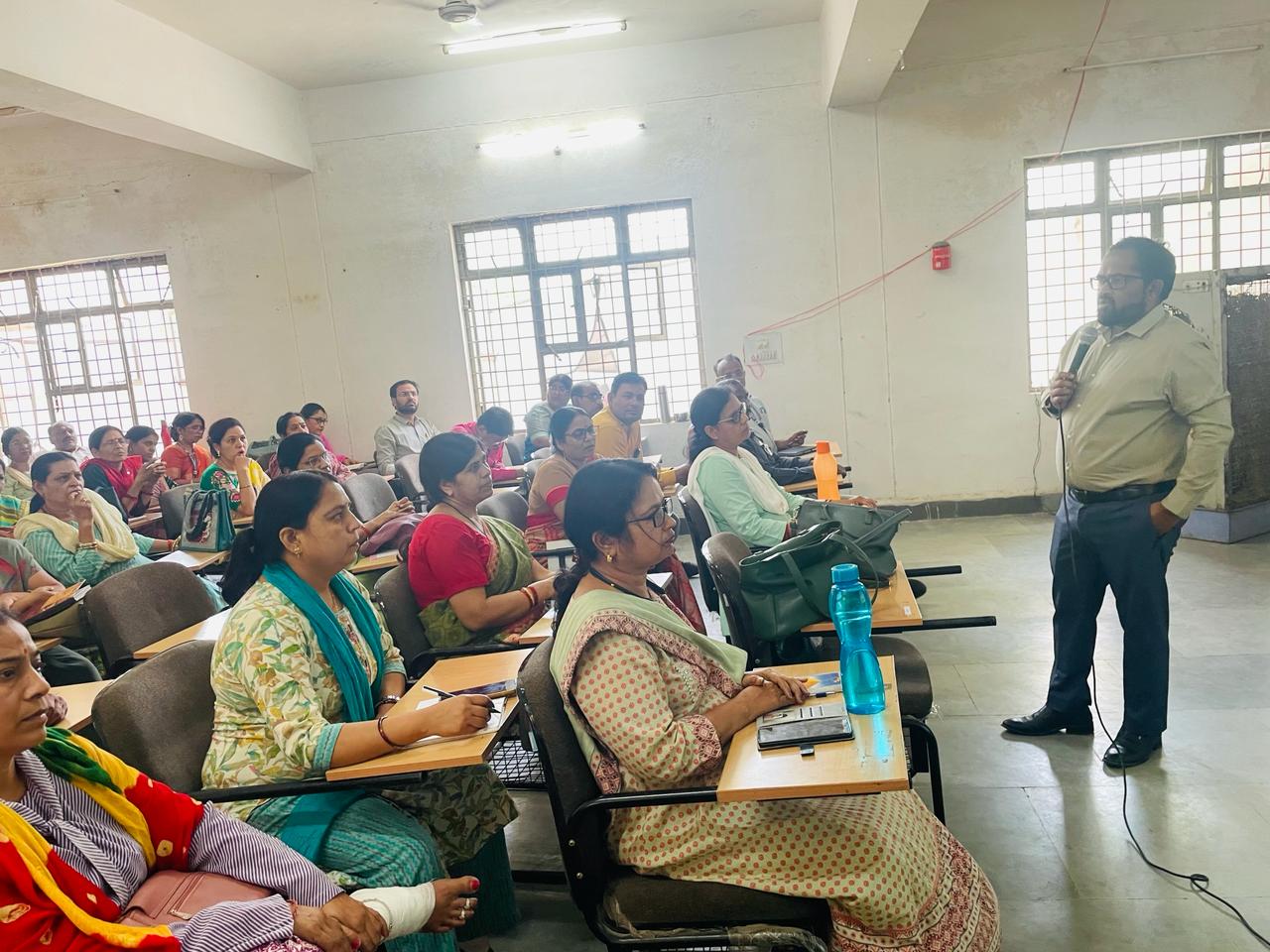 Narmadapuram News: Training of PO and P 01 started for polling team.