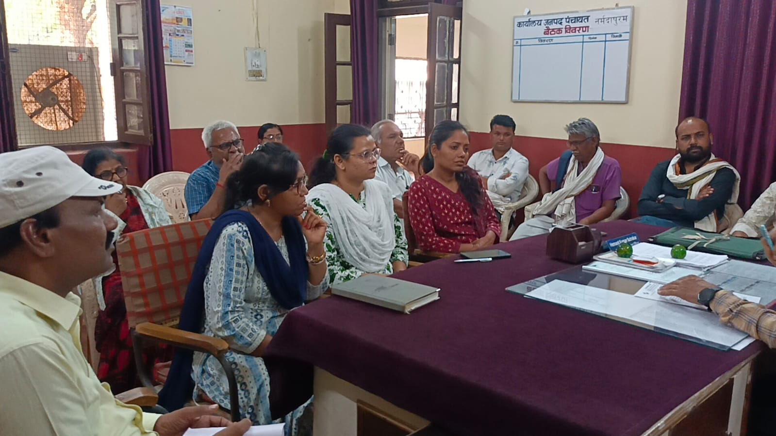 Narmadapuram News: Discussion on third gender and disabled voters in District Panchayat Narmadapuram.