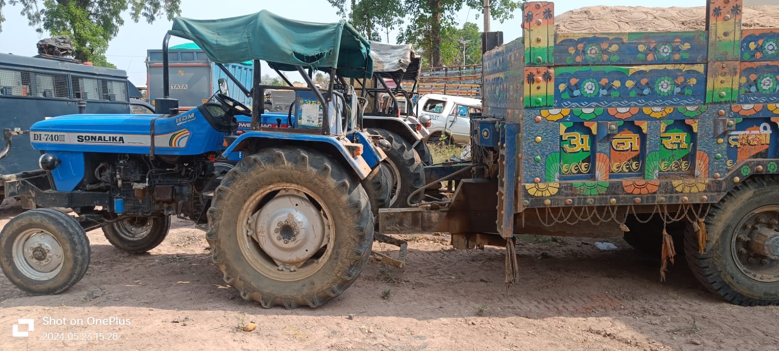 Dewas Ki News: Mineral Department seized 6 tractor trolleys in Kannaud and Khategaon.