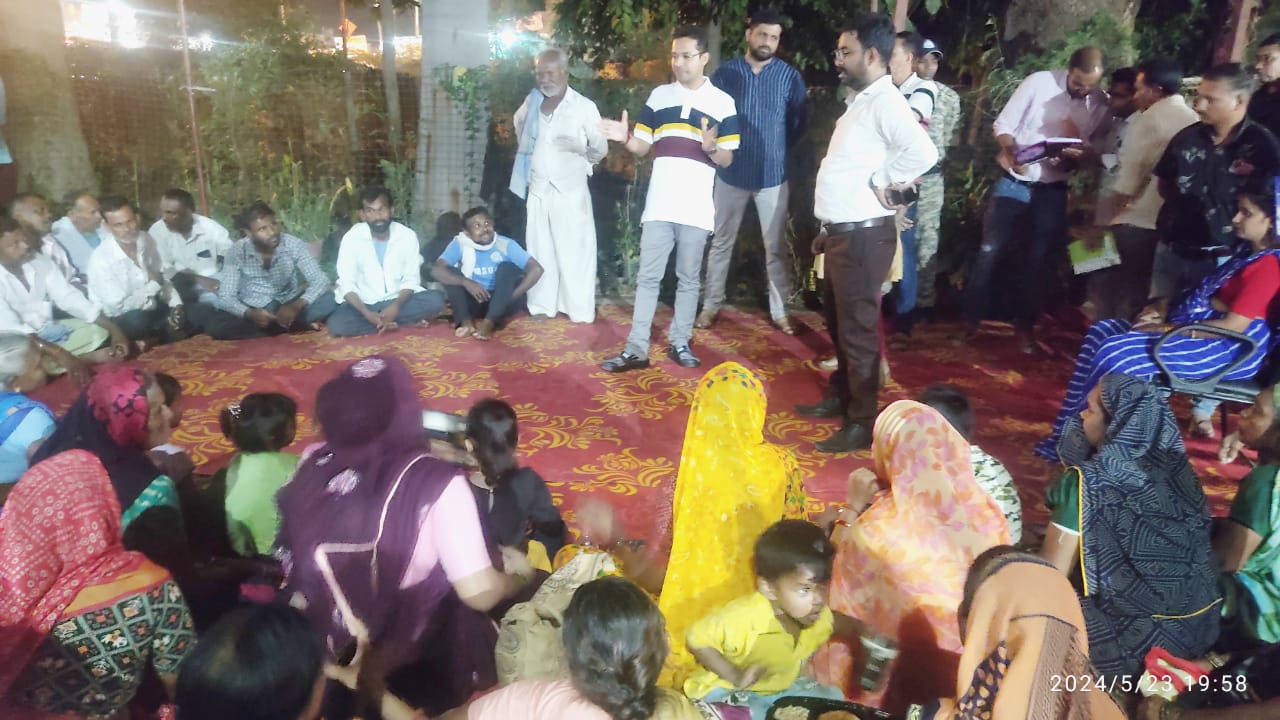 Harda News: Collector met the blast affected families living in ITI