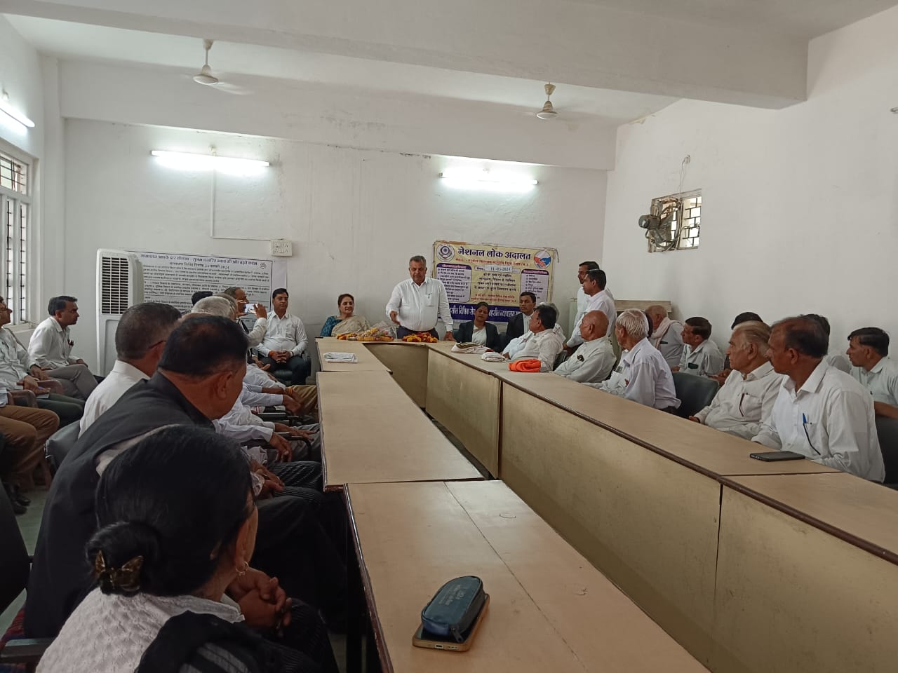 Khategaon Ki Khabar: On reaching Khategaon, Chief Justice Honorable Madhusudan Mishra was welcomed by the Advocates Association.
