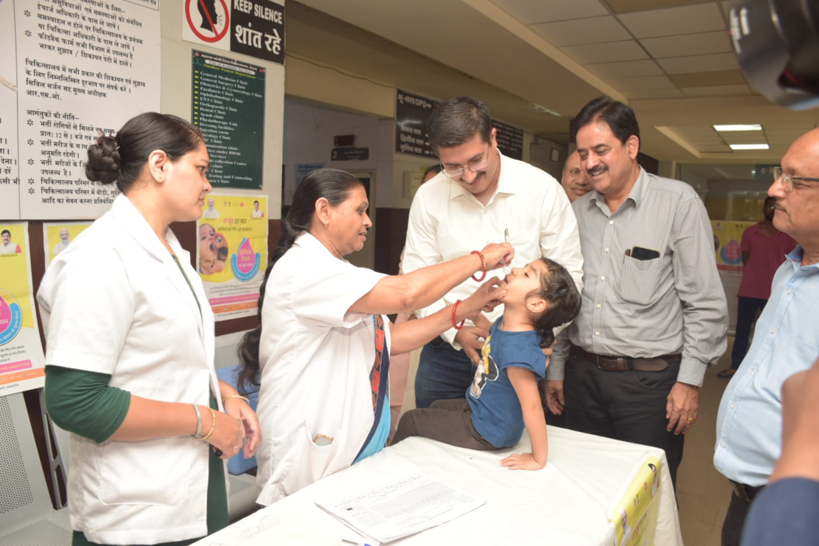 Dewas News: In Dewas district, public representatives at the district and block level inaugurated the Pulse Polio campaign by administering polio medicine to children