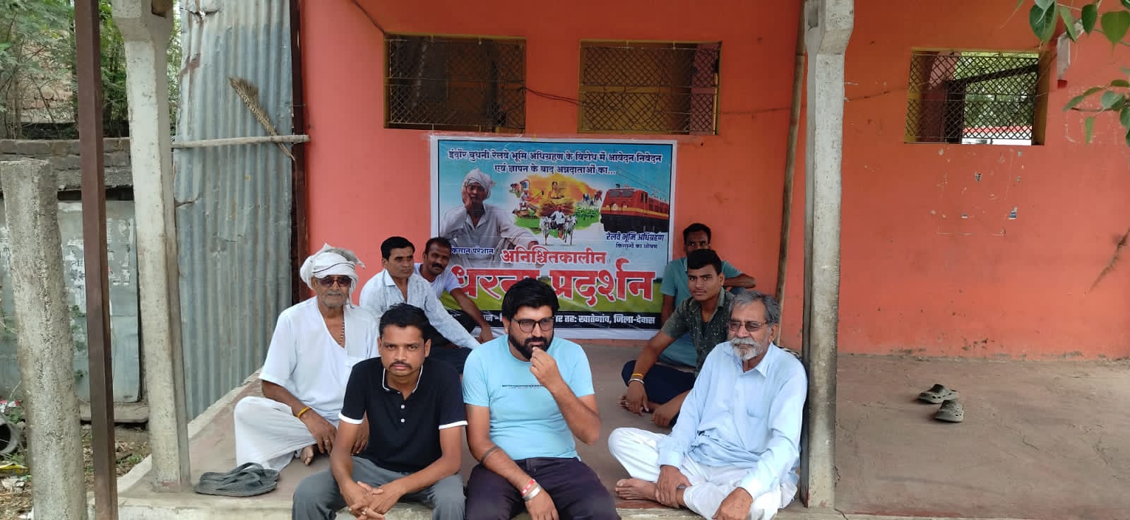 Khategaon Ki News: Affected farmers of Khategaon assembly constituency also came to the field