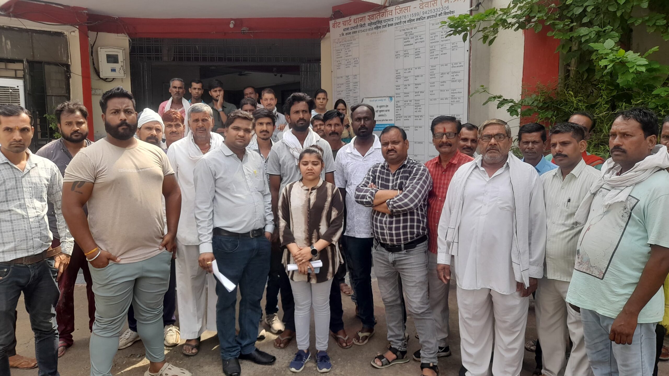 Khategaon News: City council employees reached the police station, handed over a memorandum to the SDOP
