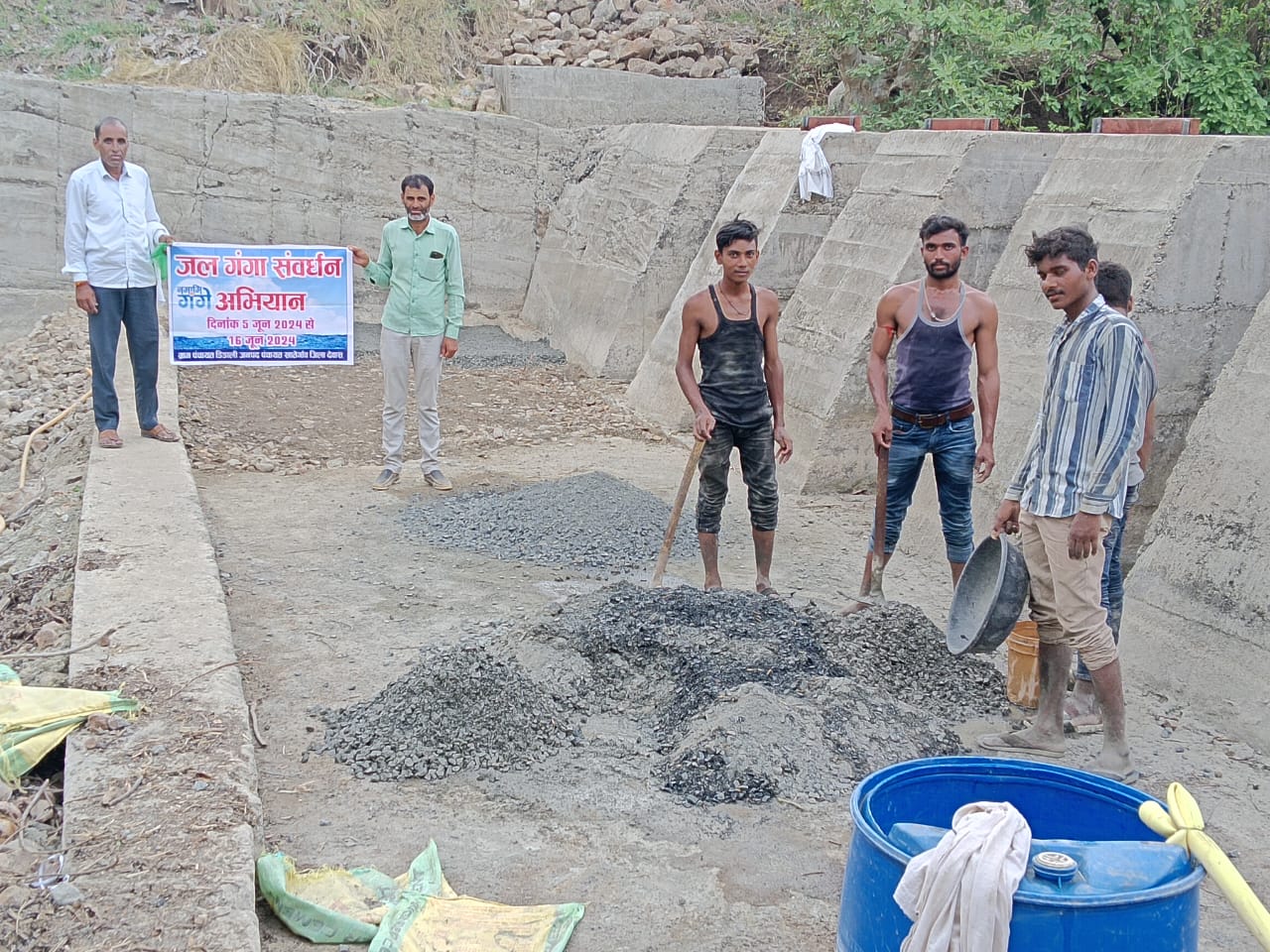 Khategaon News: Stop dam built on the river in Gram Panchayat Didali, water will be collected in the rain