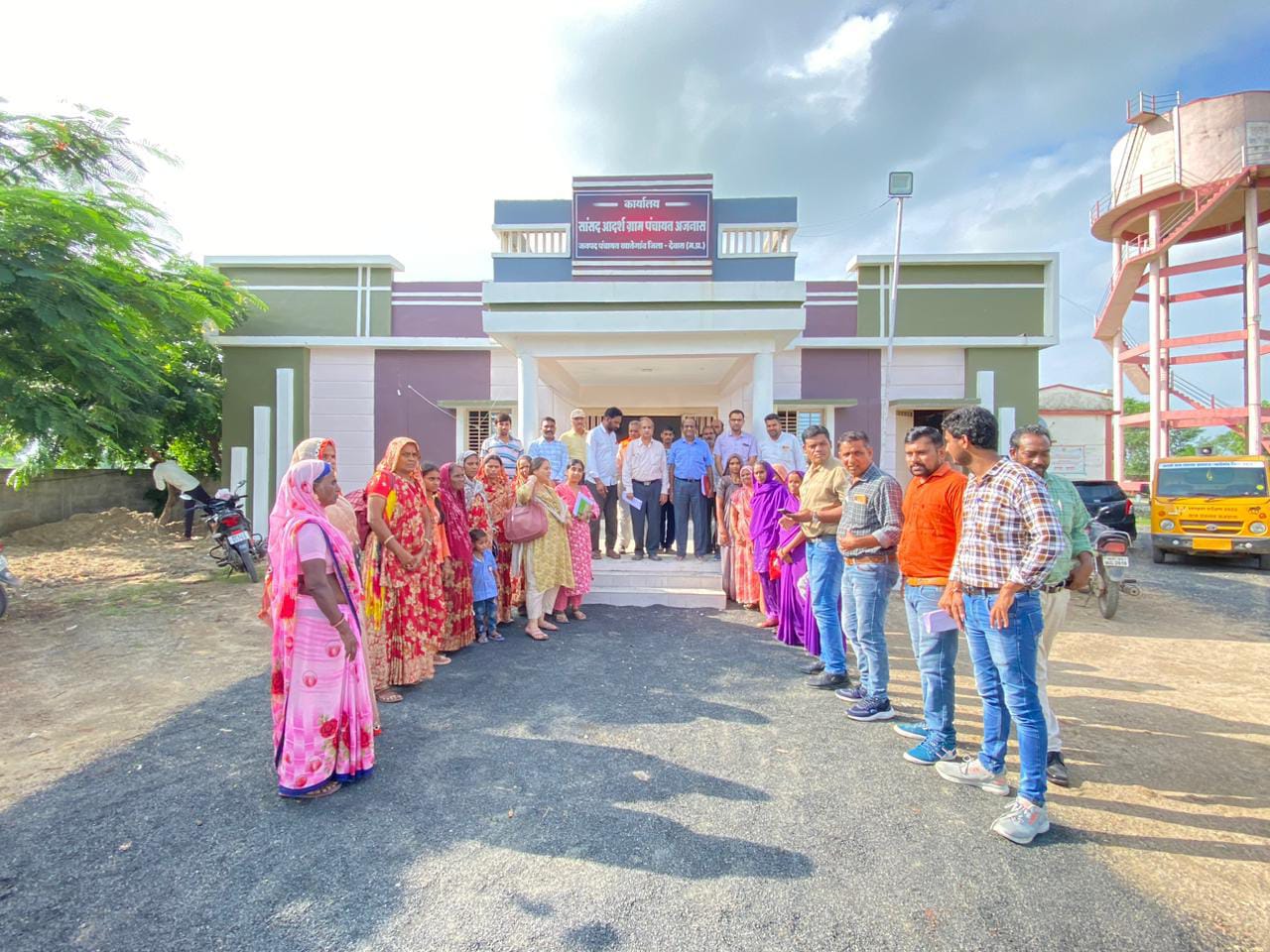Ajnas News: The team of Jal Shakti Ministry, Delhi inspected the works related to water and sanitation in Ajnas.