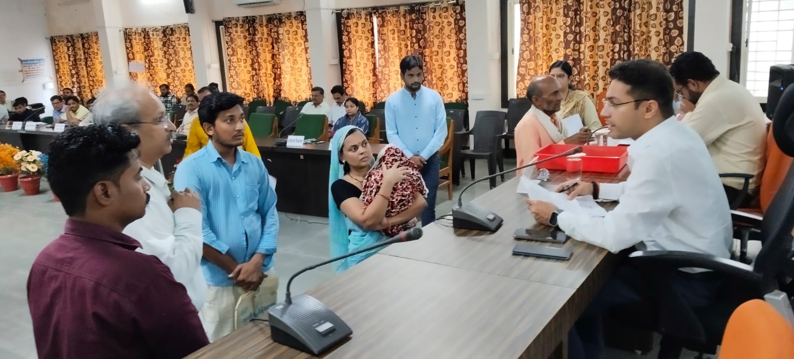 Harda News: Collector Mr. Singh heard the problems of citizens in public hearing