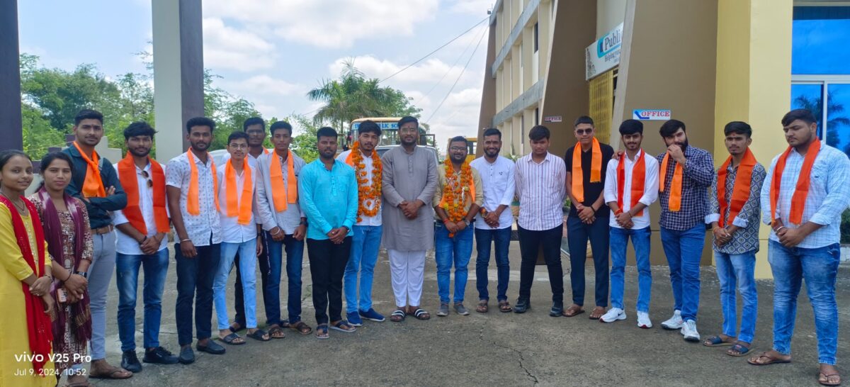 Khategaon: 'Student Seminar' program organized at Emerald Public School