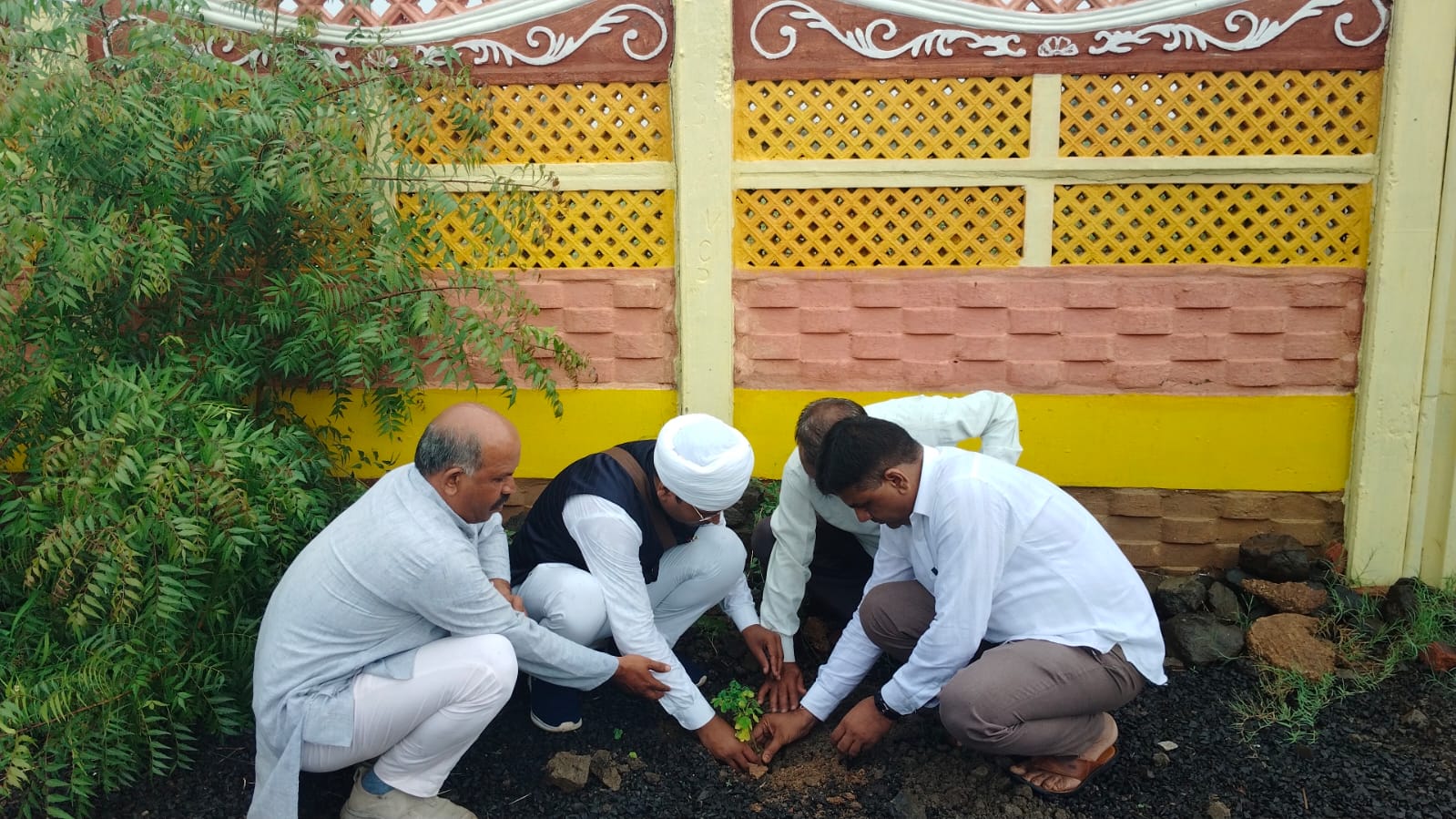 Khategaon News: Nature is the form of God - Saint Shri Devraj Nagar
