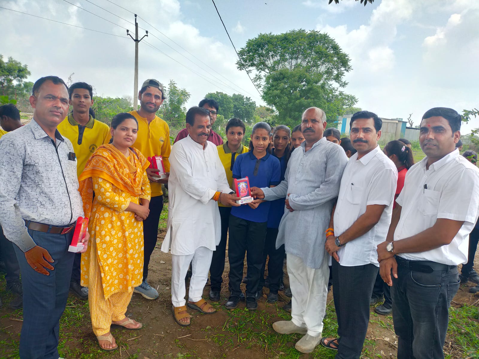 Khategaon: 201 saplings planted by students.