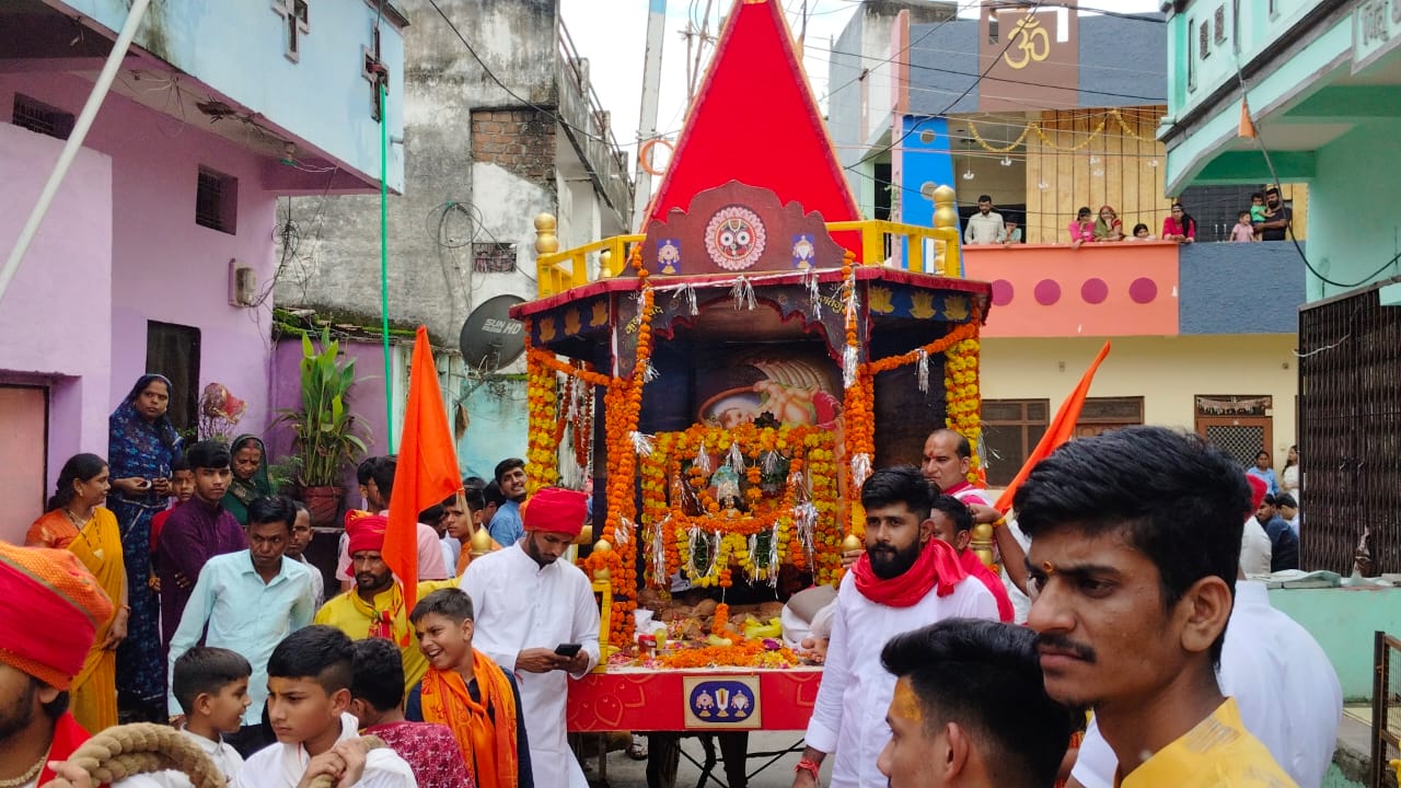 Khategaon News: The devotees of the city gave a grand welcome to Lord Krishna