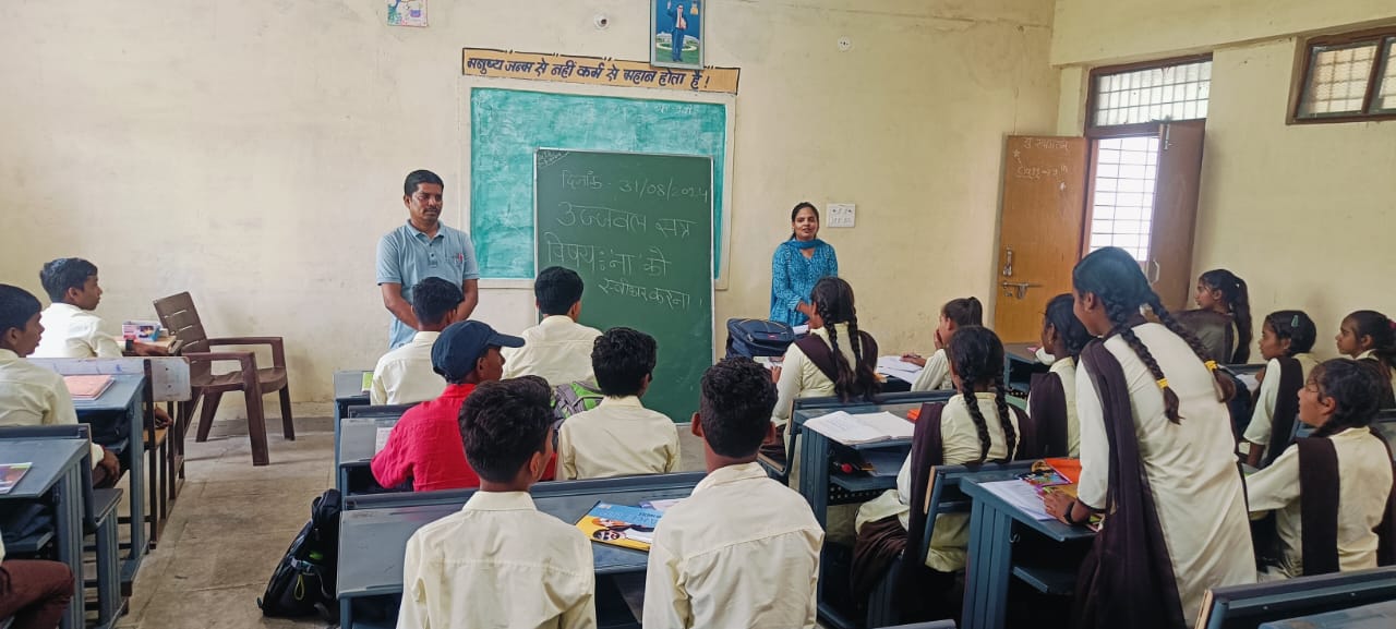 Khategaon News: Block Education Officer Suryavanshi did a surprise inspection of schools