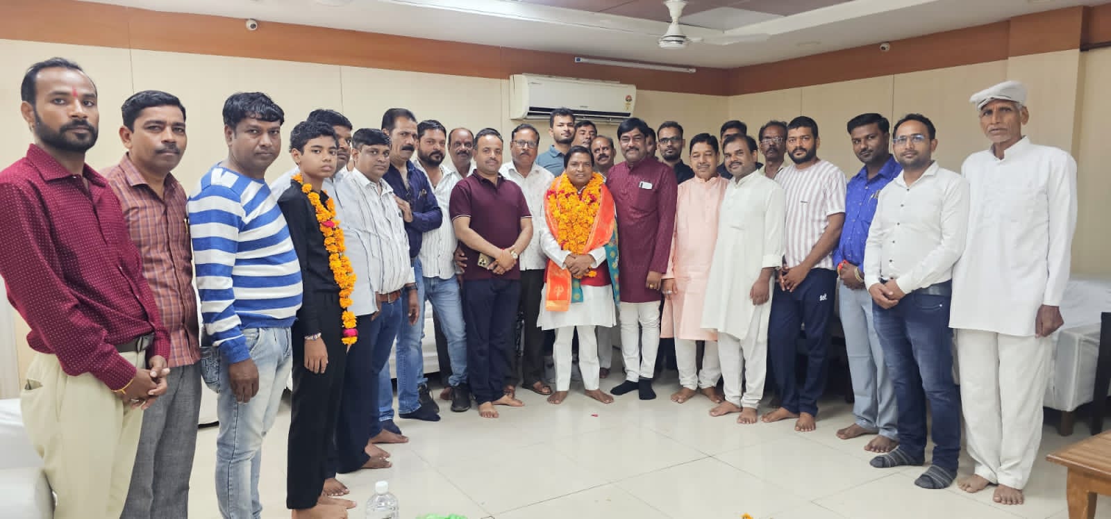 Dewas News: Discussion was held for development and making the society organized and strong.