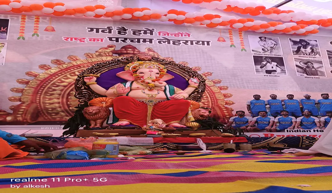 Khategaon News: Ganesh festival is celebrated with fervour in the village, the townspeople are immersed in Ganesh devotion