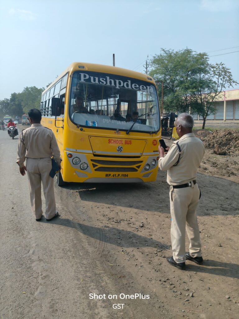 Khategaon News: Khategaon Police and Dewas Transport Department conduct joint operation