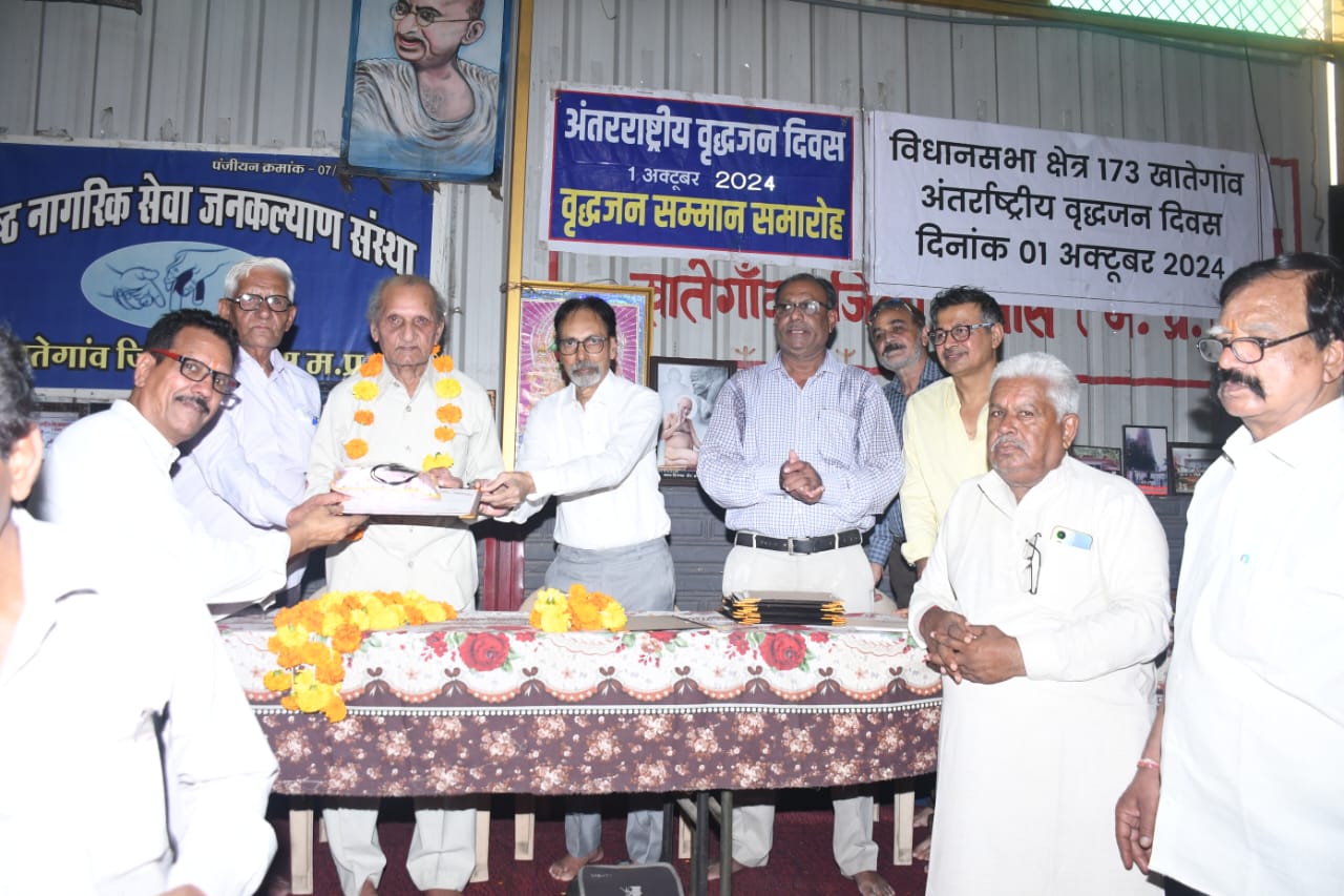 Khategaon News: Health camp and senior citizens felicitation ceremony was organized.