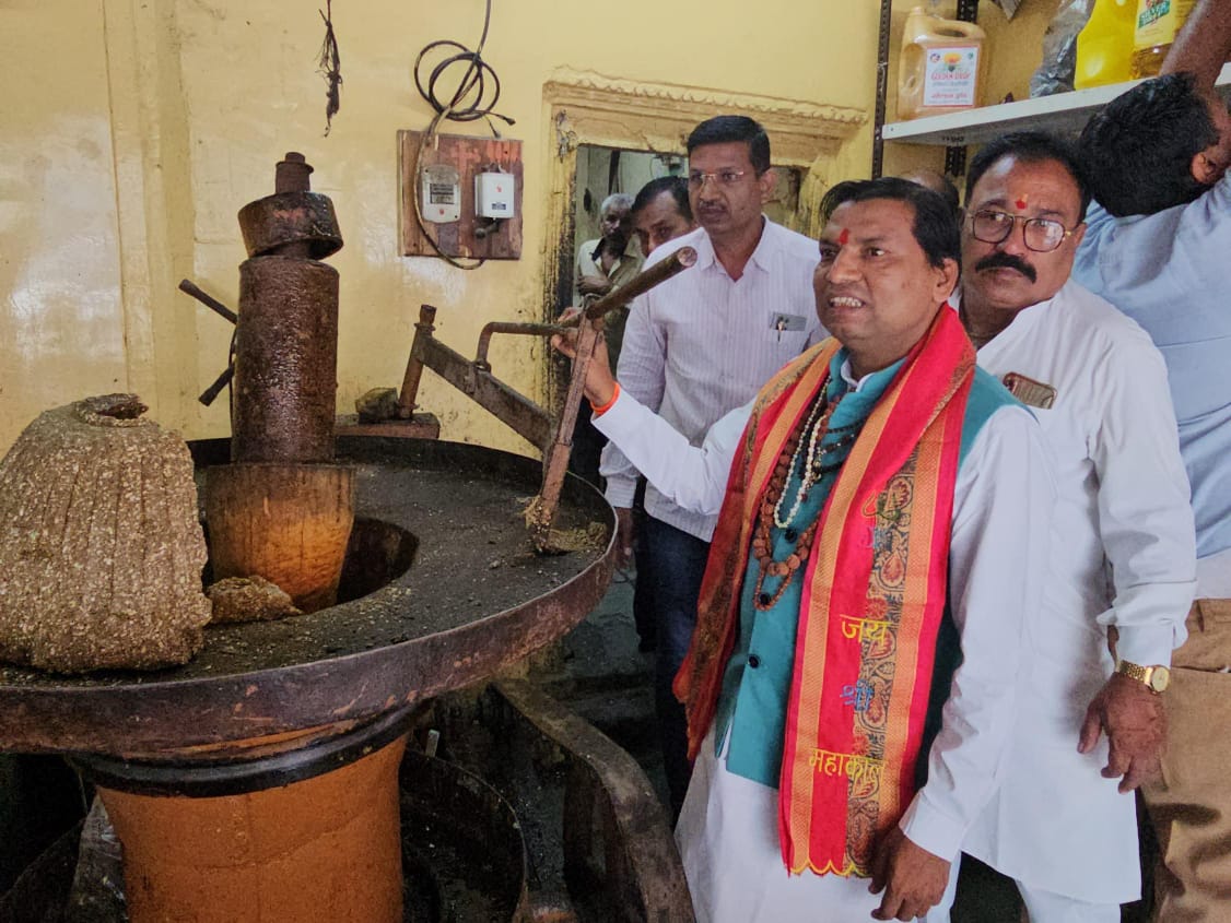 Even today, a factory producing oil through the old method of Teli community is located in Aurangabad