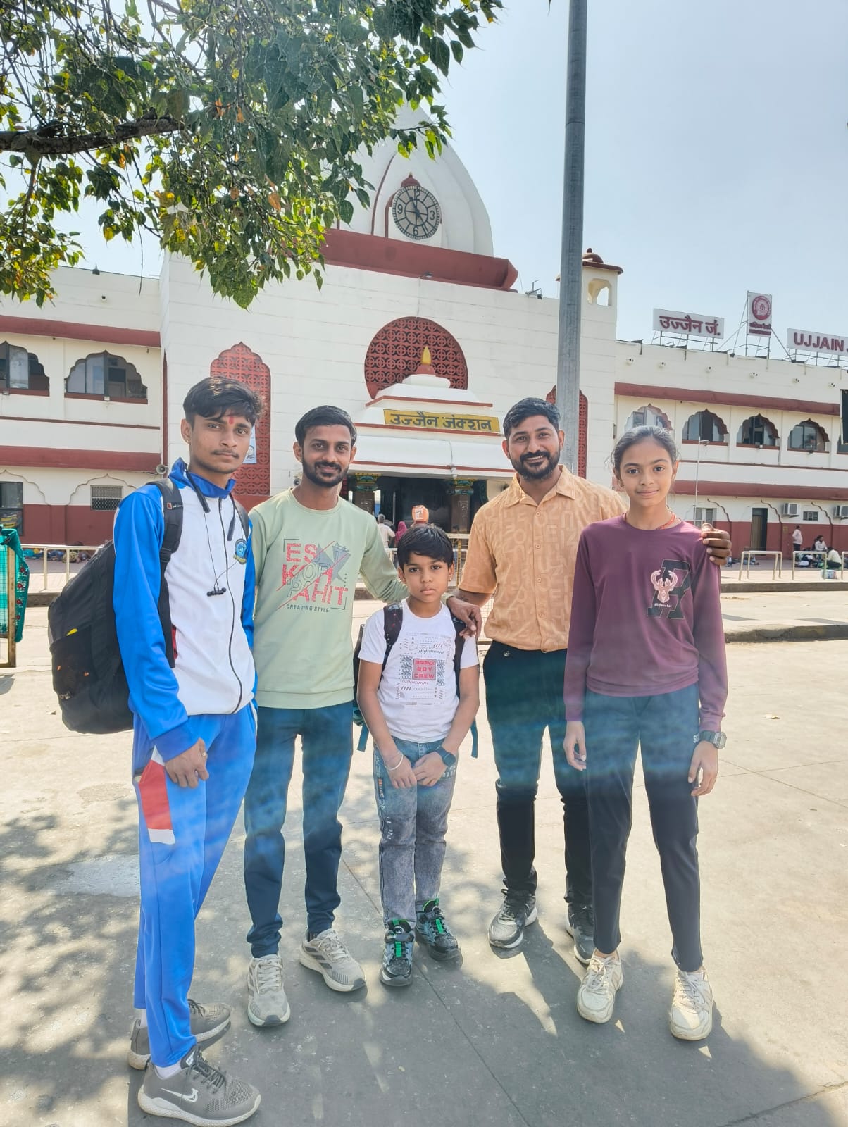 Children of Khatgaon Skating Club departed for Gwalior for the 68th National Shaleya Roller Skating Competition.