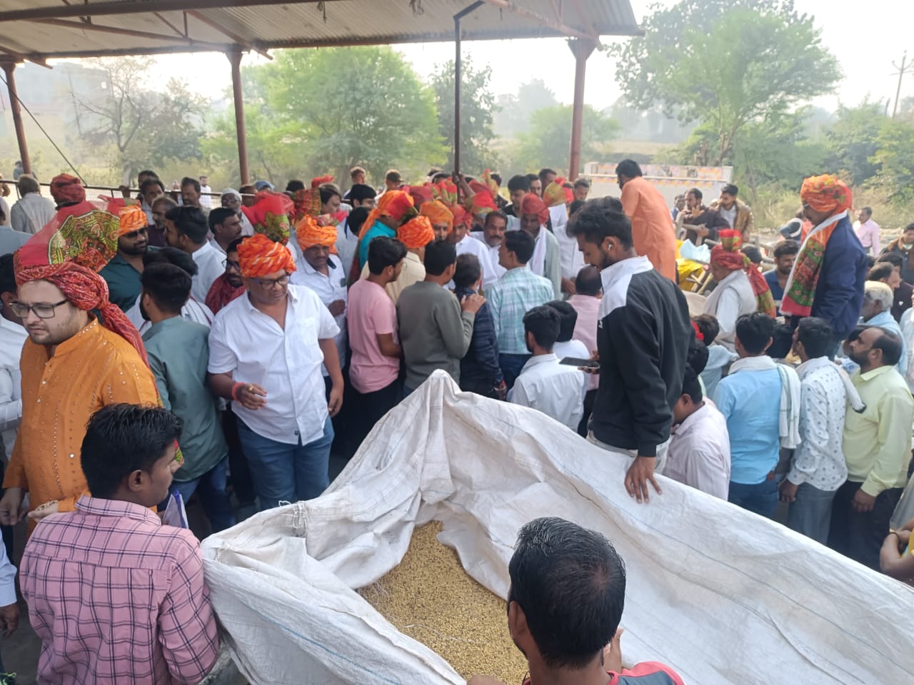 From 1:30 on Monday, auction work of agricultural produce of farmers will start in the auspicious time.