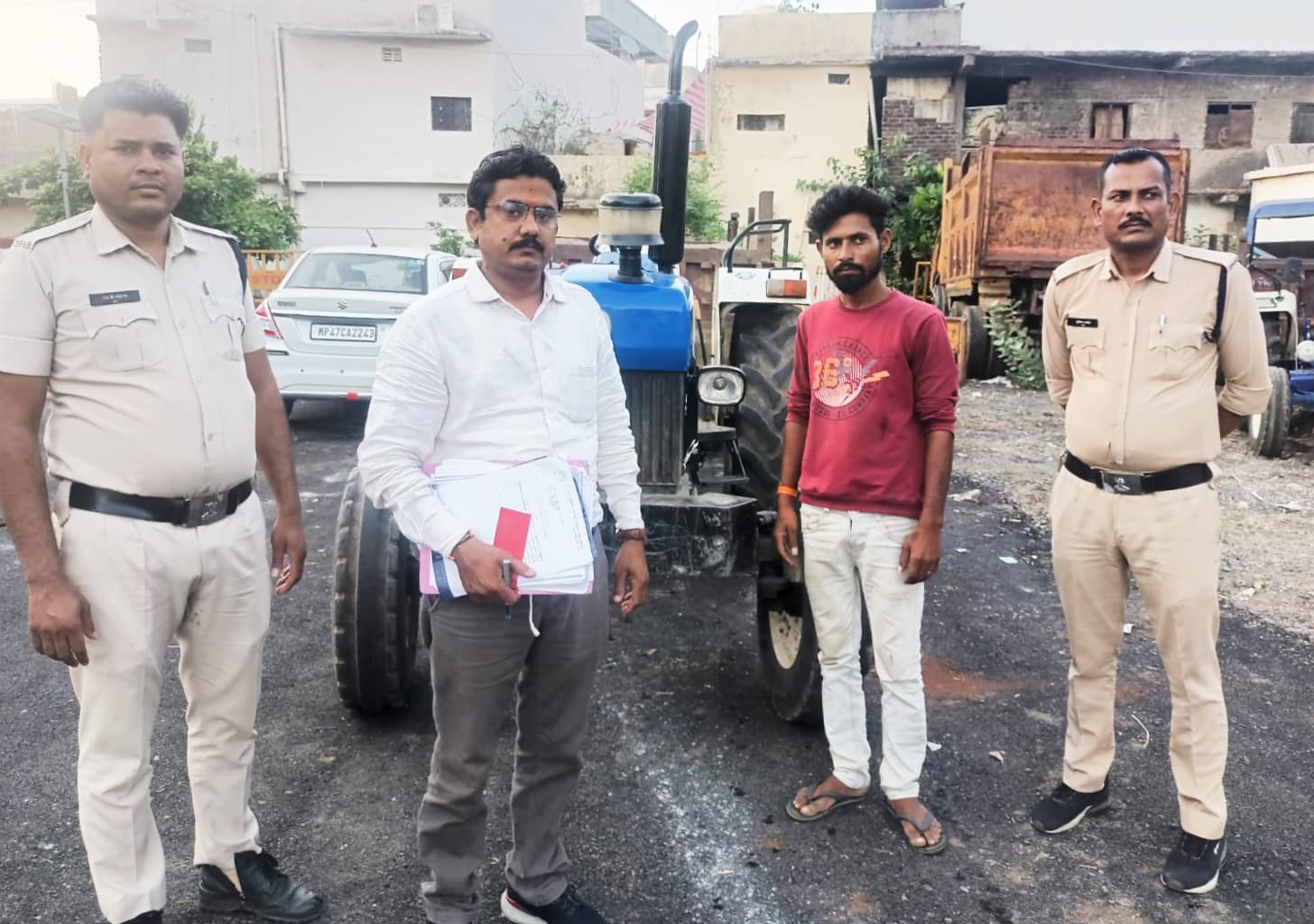 Harda Ki News: Tractor involved in illegal mining and transportation of minerals seized
