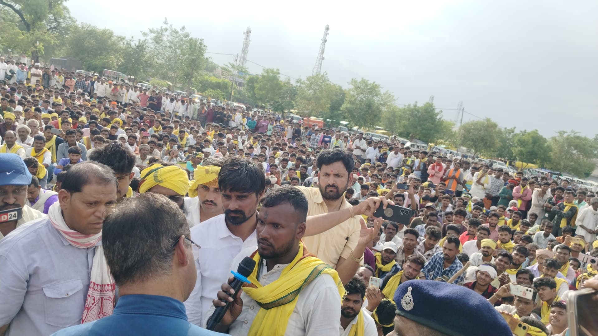 Khategaon Ki News: Thousands of tribal brothers from across the state reached Khategaon, staged a sit-in and took out a rally