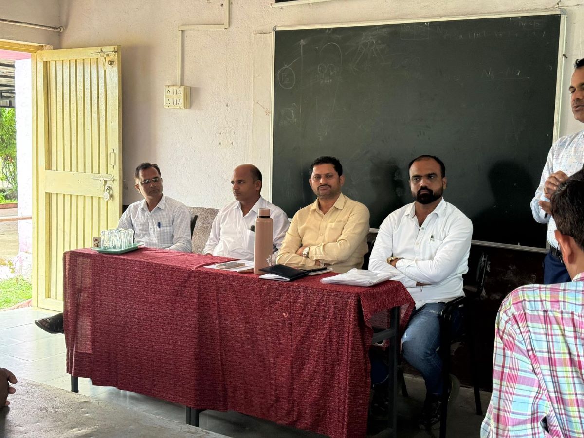 Khategaon News: Review meeting of the work of the school management committee concluded