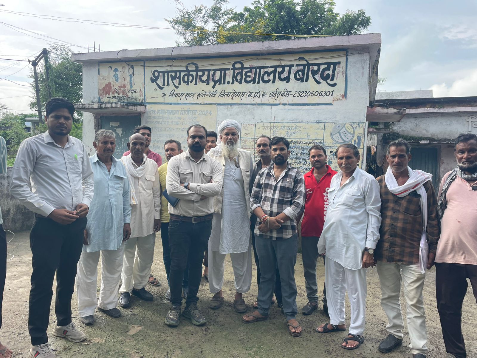 Khategaon News: Even after 14 years, children are deprived of basic facilities