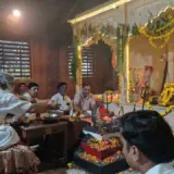 Khategaon Ki News: A large number of devotees from Khategaon traveled to Bhopal and offered oblations (*ahutis*) during a *yajna*.